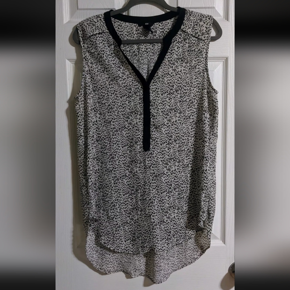 H&M Sleeveless Top 38 US 6/8 Animal Print Black Trim V-Neck Loose-Fitting